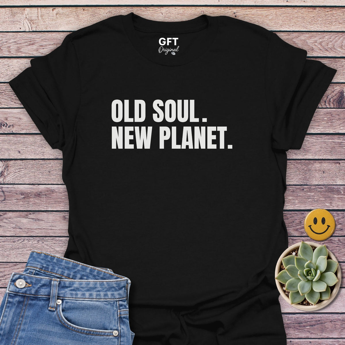 Old Soul. New Planet. T-Shirt in Black