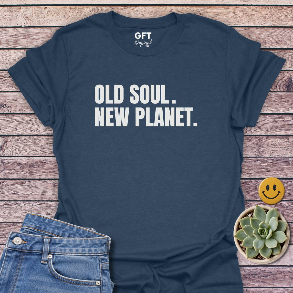 Old Soul. New Planet. T-Shirt in Heather Navy