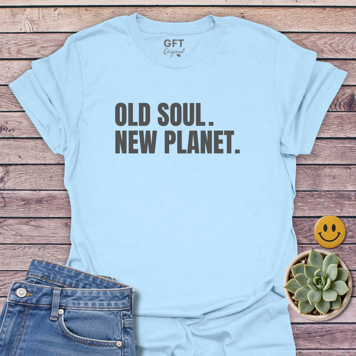 Old Soul. New Planet. T-Shirt in Light Blue